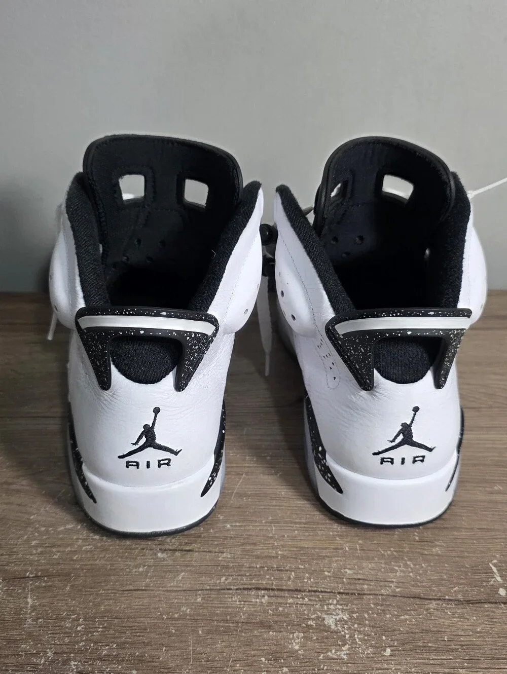 Air Jordan 6 Retro Reverse Oreo Size 9.5 Mens